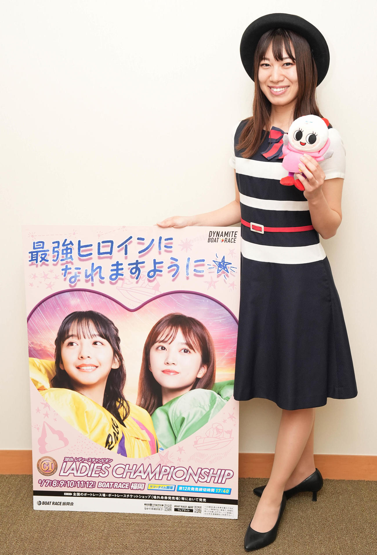 ボートレース福岡「PGI第38回レディースチャンピオン」のPRで来社したペラジェンヌ（撮影・鈴木みどり）