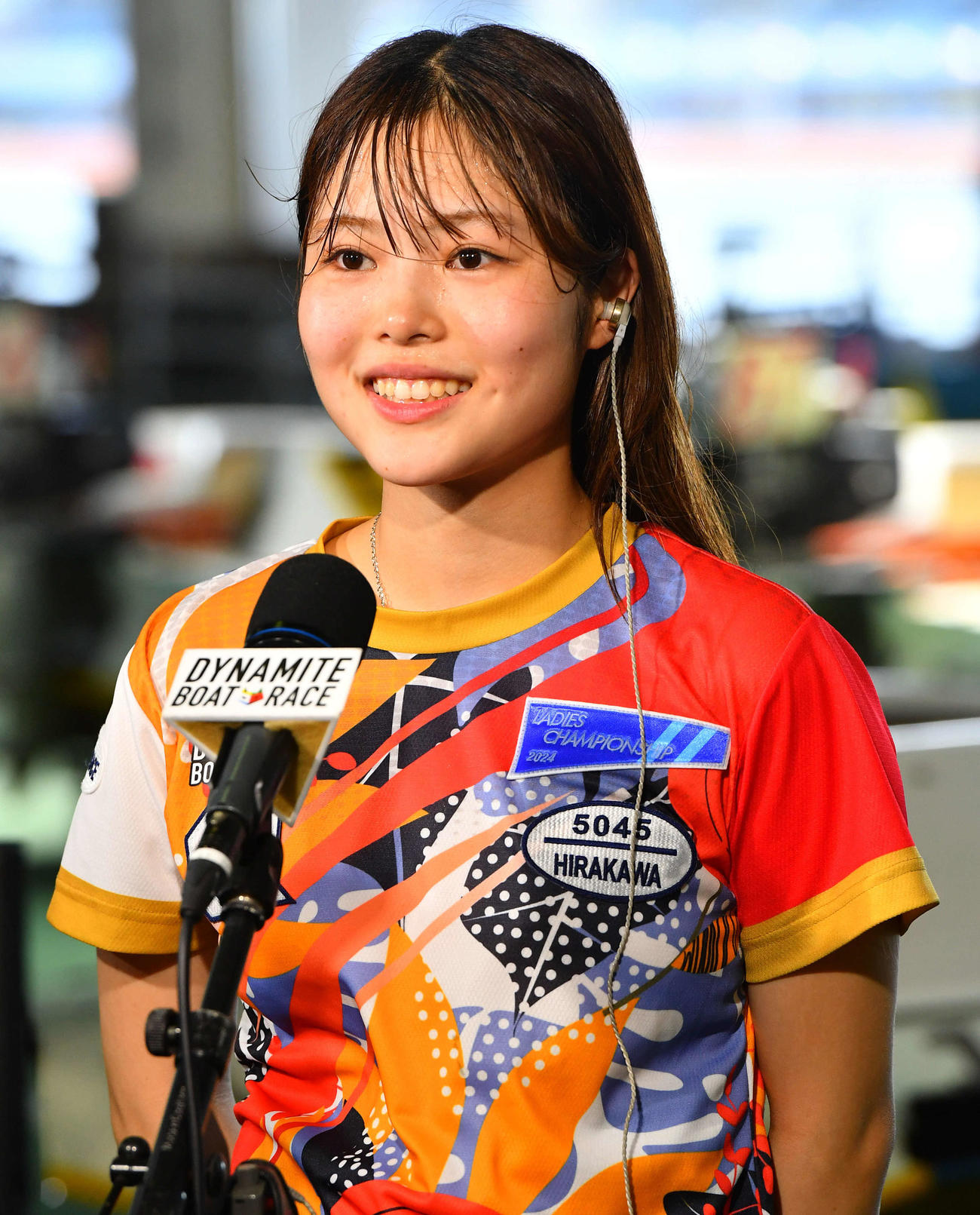 G1初勝利を挙げ、笑顔でインタビューを受ける平川香織（撮影・岩下翔太）
