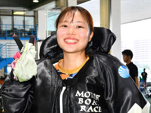 ボートレース】平川香織がG1初勝利、ファン見守る大時計前で水神祭