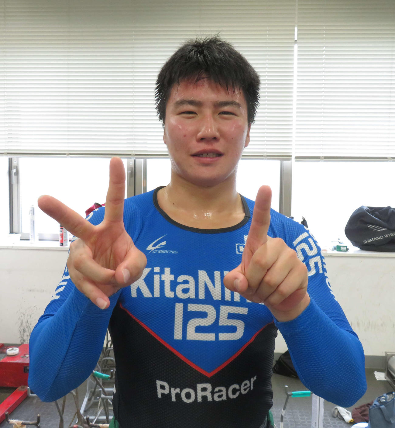21歳の誕生日に逃げて2着に入り、2場所連続の決勝進出を決めた新人平根優大（撮影・栗田文人）