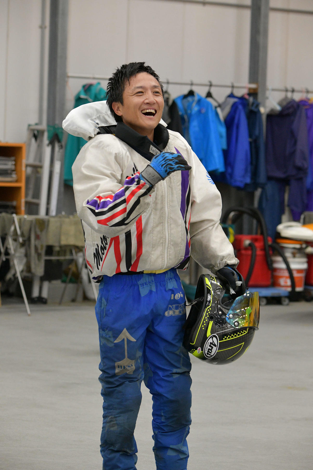 優勝を決めて笑顔を見せる石橋道友