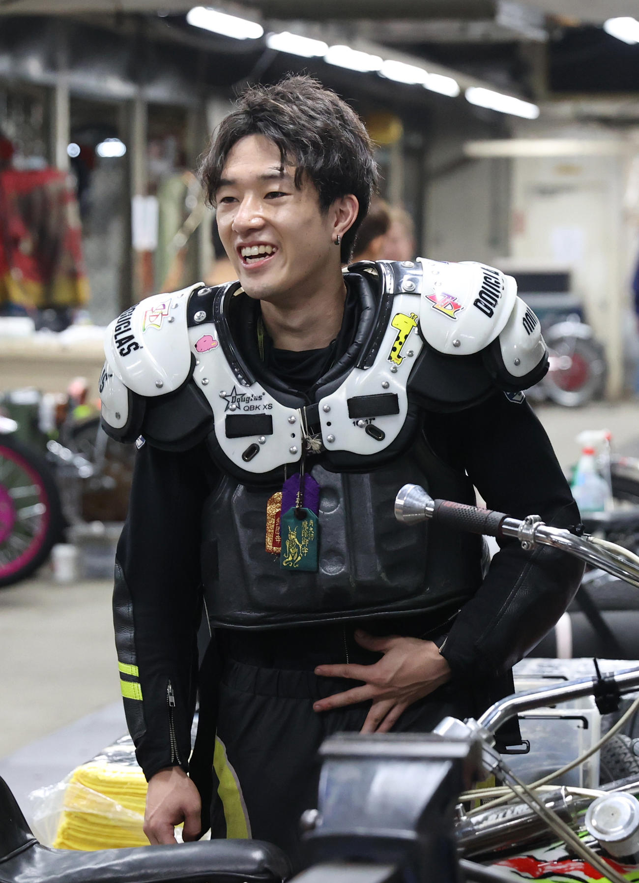 最終予選8Rで1着の黒川京介は笑顔を見せる（撮影・柴田隆二）