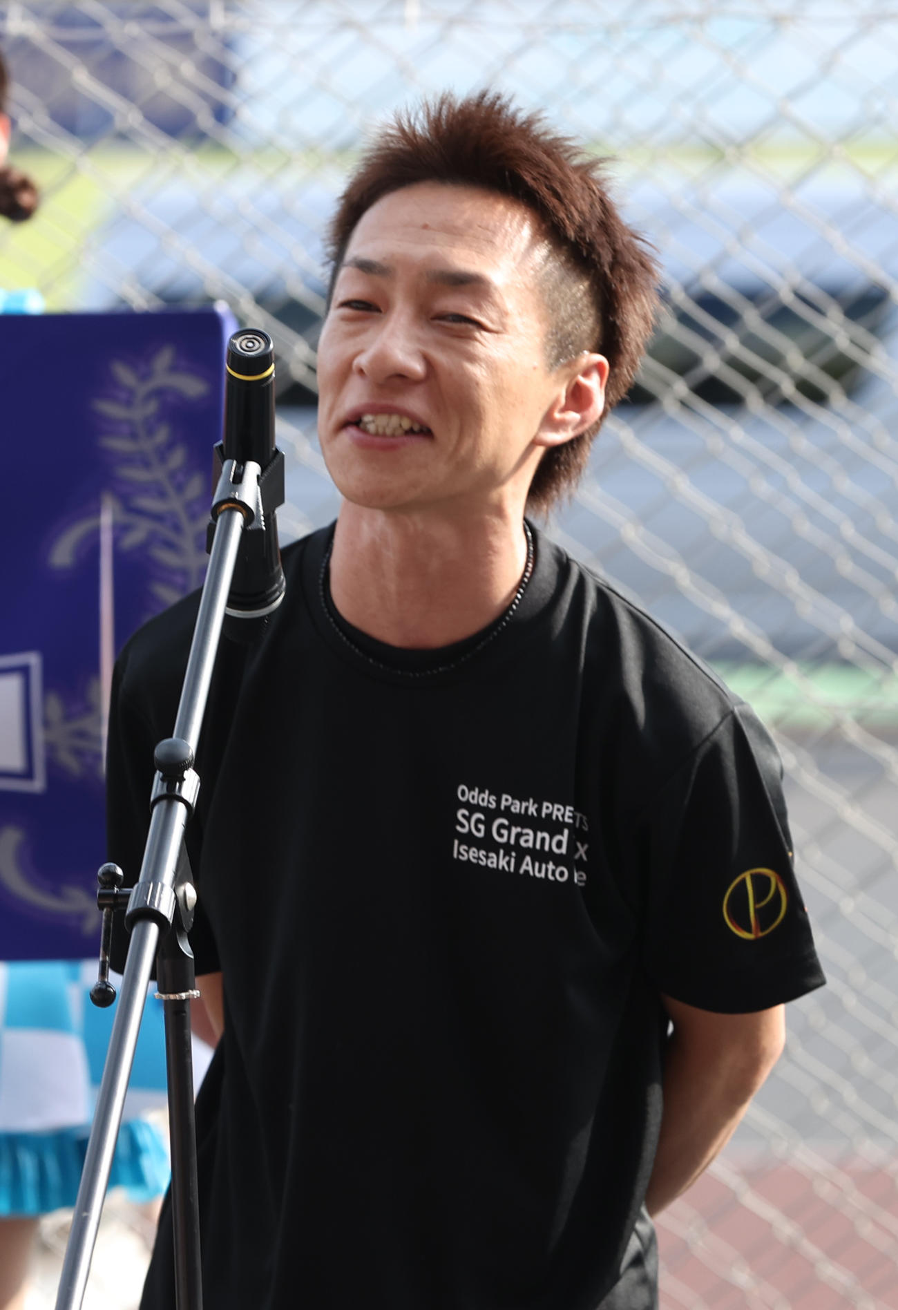 優勝戦出場選手紹介であいさつする鈴木宏和（撮影・柴田隆二）