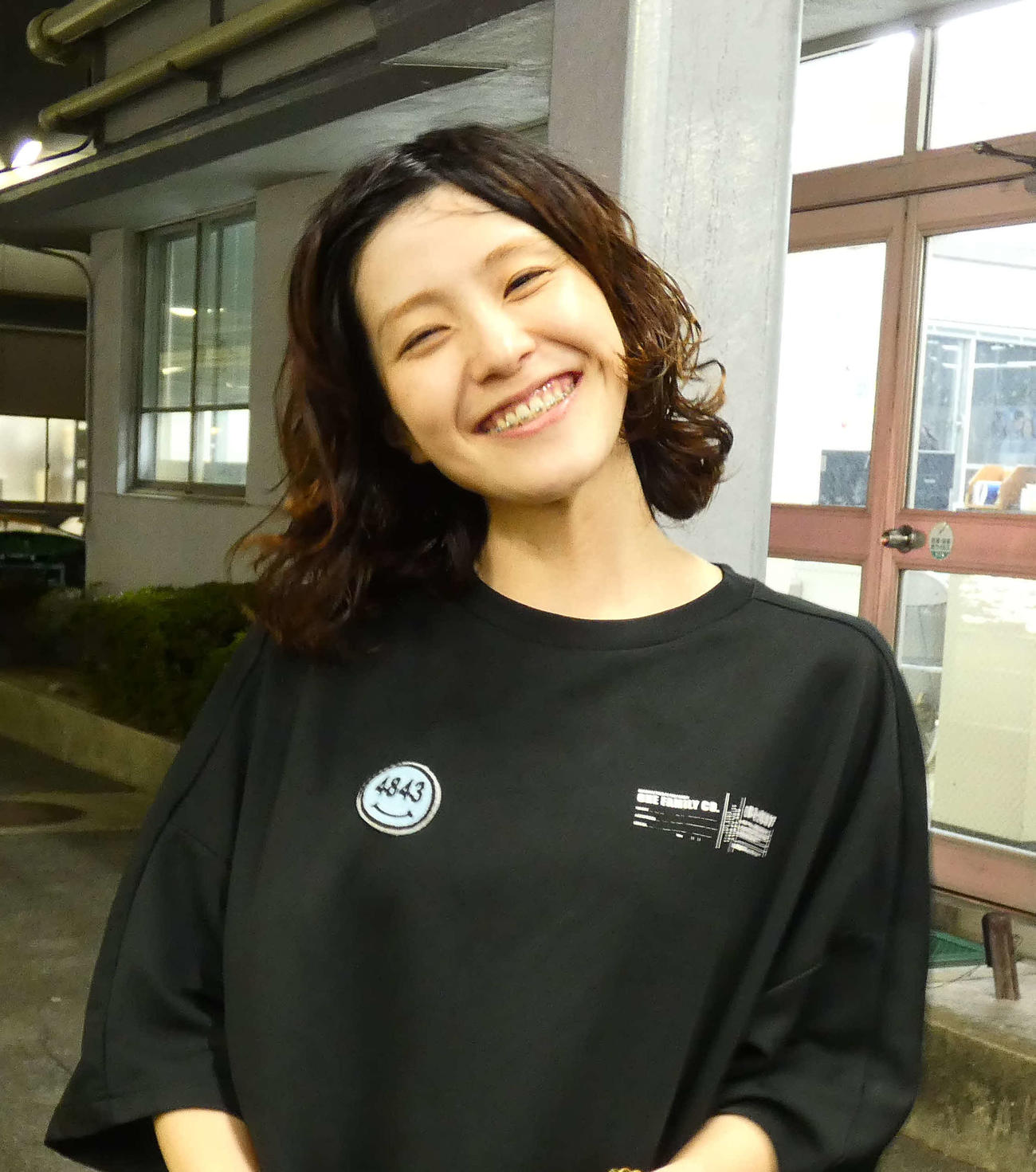 深尾巴恵が笑顔で優出を狙う（撮影・前原一樹）