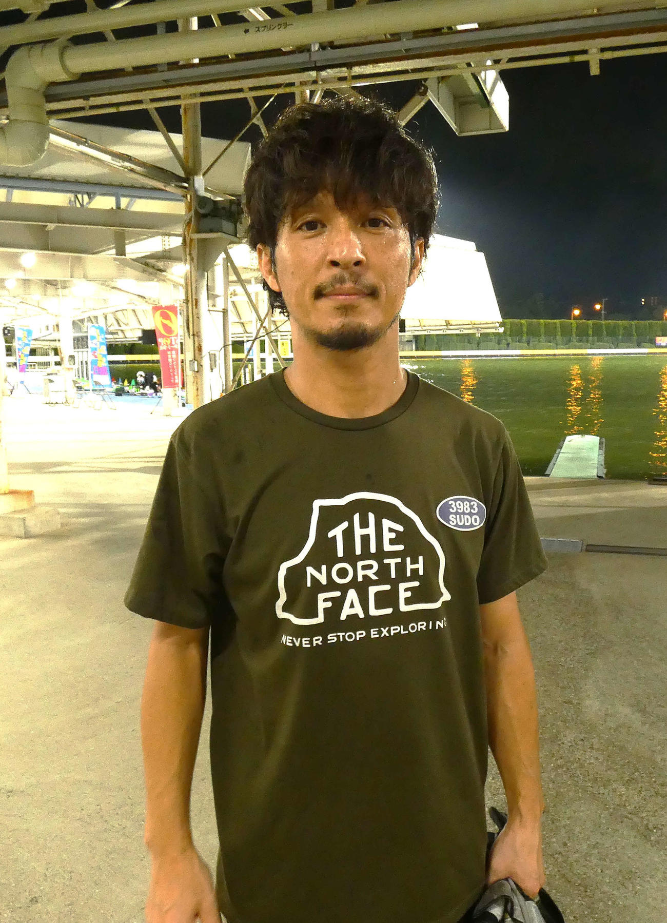 須藤博倫が足にグリップ感を付けるための、最終調整に入る（撮影・前原一樹）