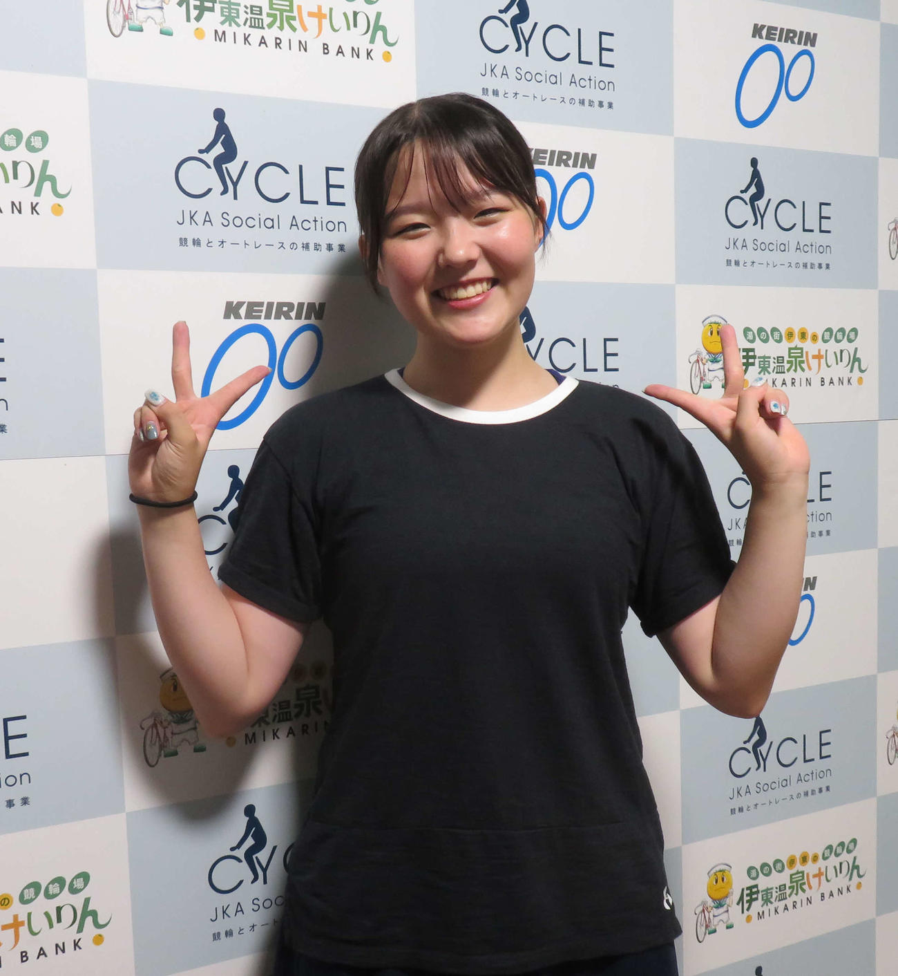 卒業記念準優勝の舞台で健闘を誓う新人伊藤優里（撮影・栗田文人）