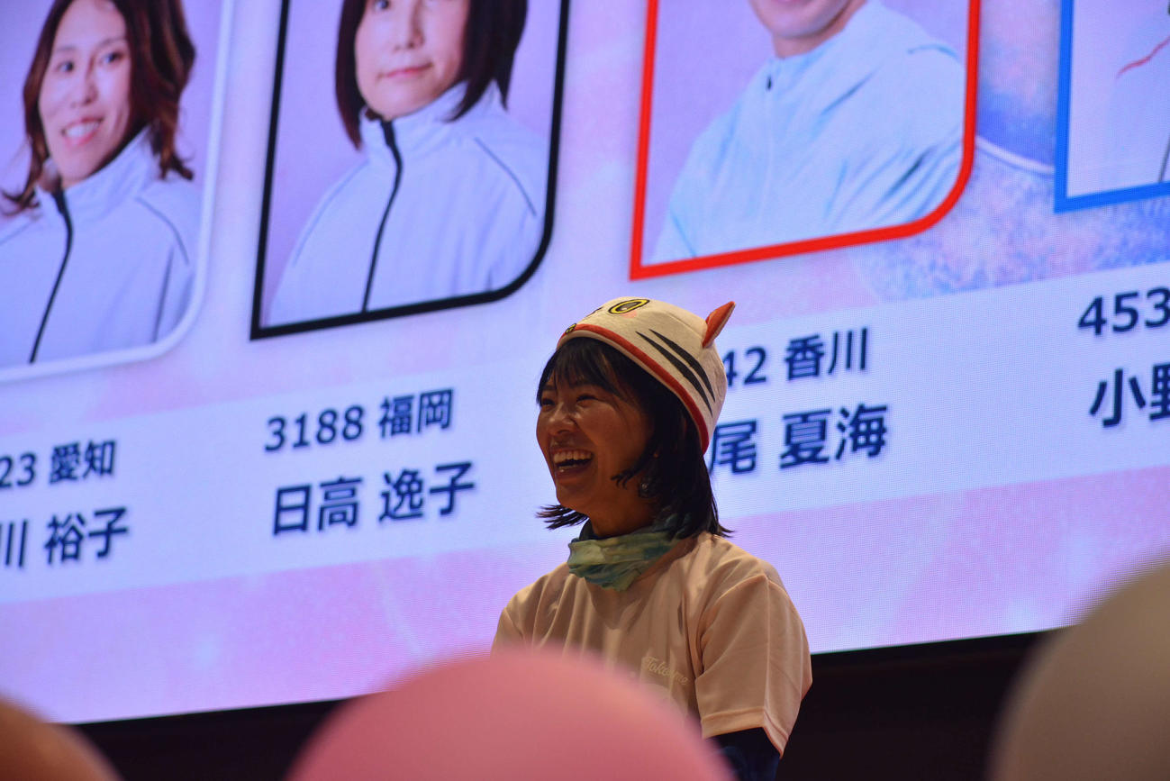 ドリームインタビューで笑顔の小野生奈