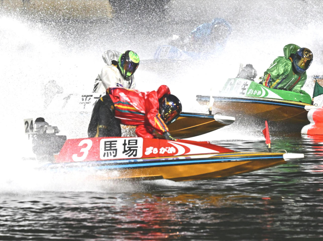 ボートレースメモリアル優勝戦1周2Mをトップで回る馬場貴也（撮影・和賀正仁）