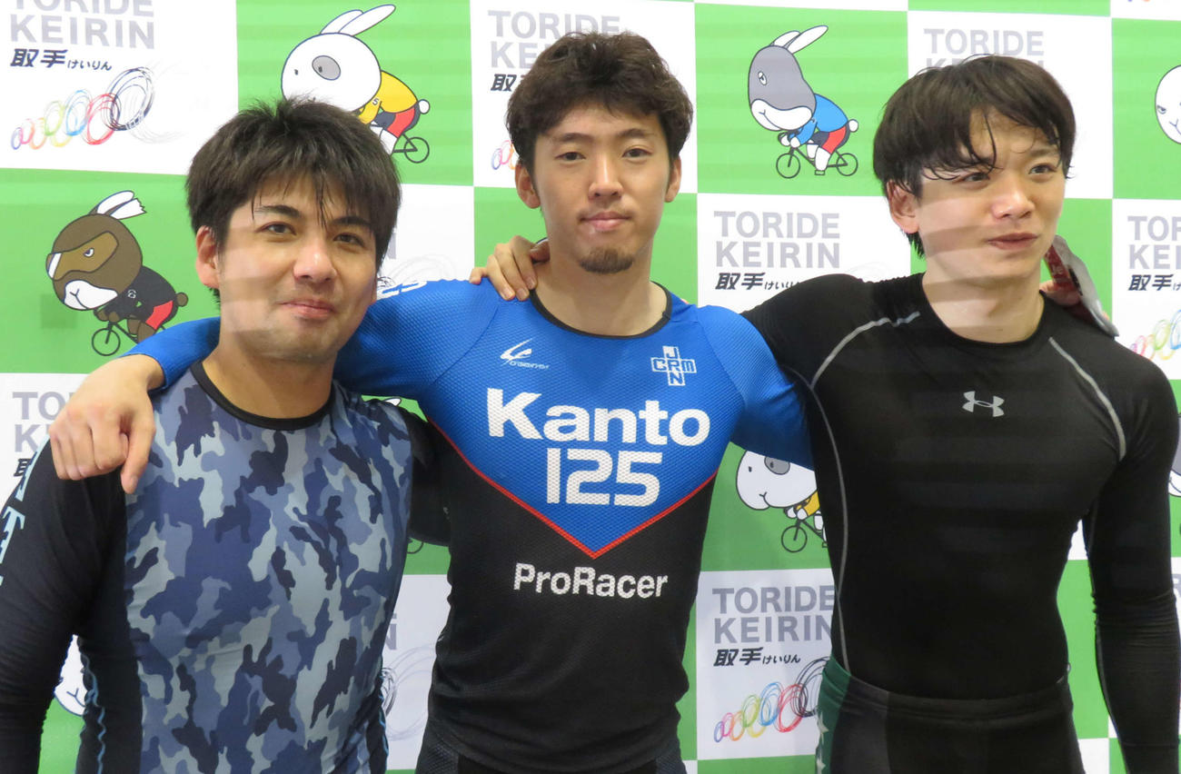 橋谷成海（右）の番手からデビュー初Vを狙う川越宏臣（中央）、3番手の滝野勝太（撮影・栗田文人）
