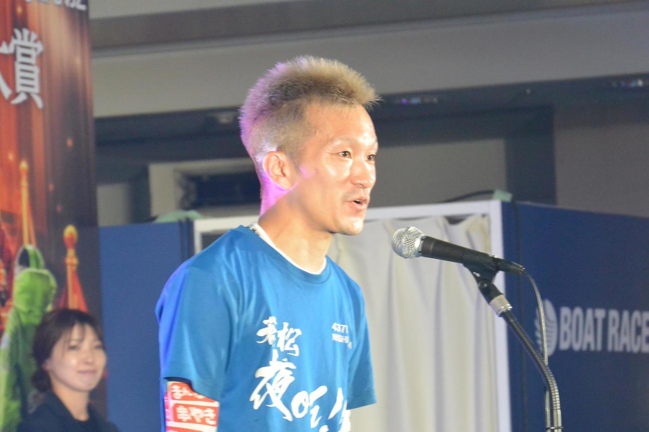 エンターテイナー西山貴浩は、開会式でも観客を沸かせた