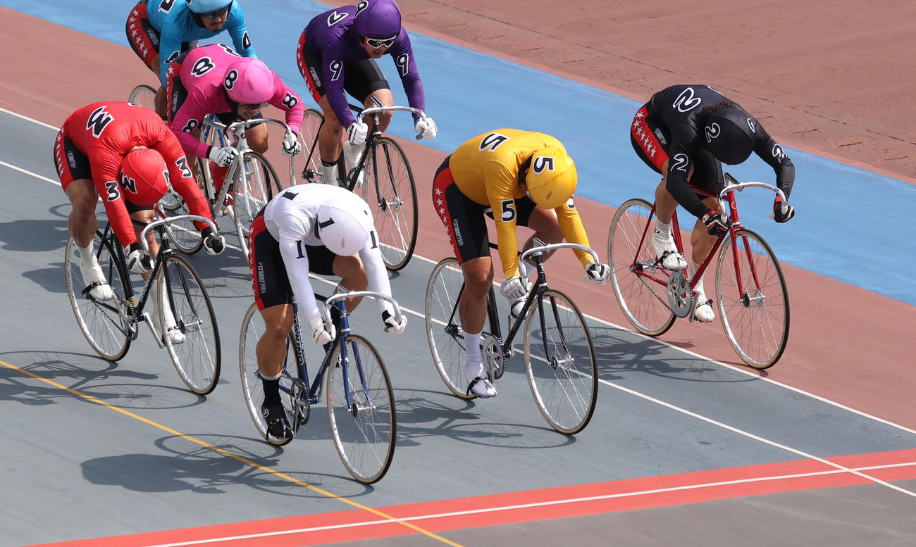 6R2次予選B、1着谷口遼平（左）、2着荒井嵩博（中央）、3着山崎賢人（右）（撮影・柴田隆二）