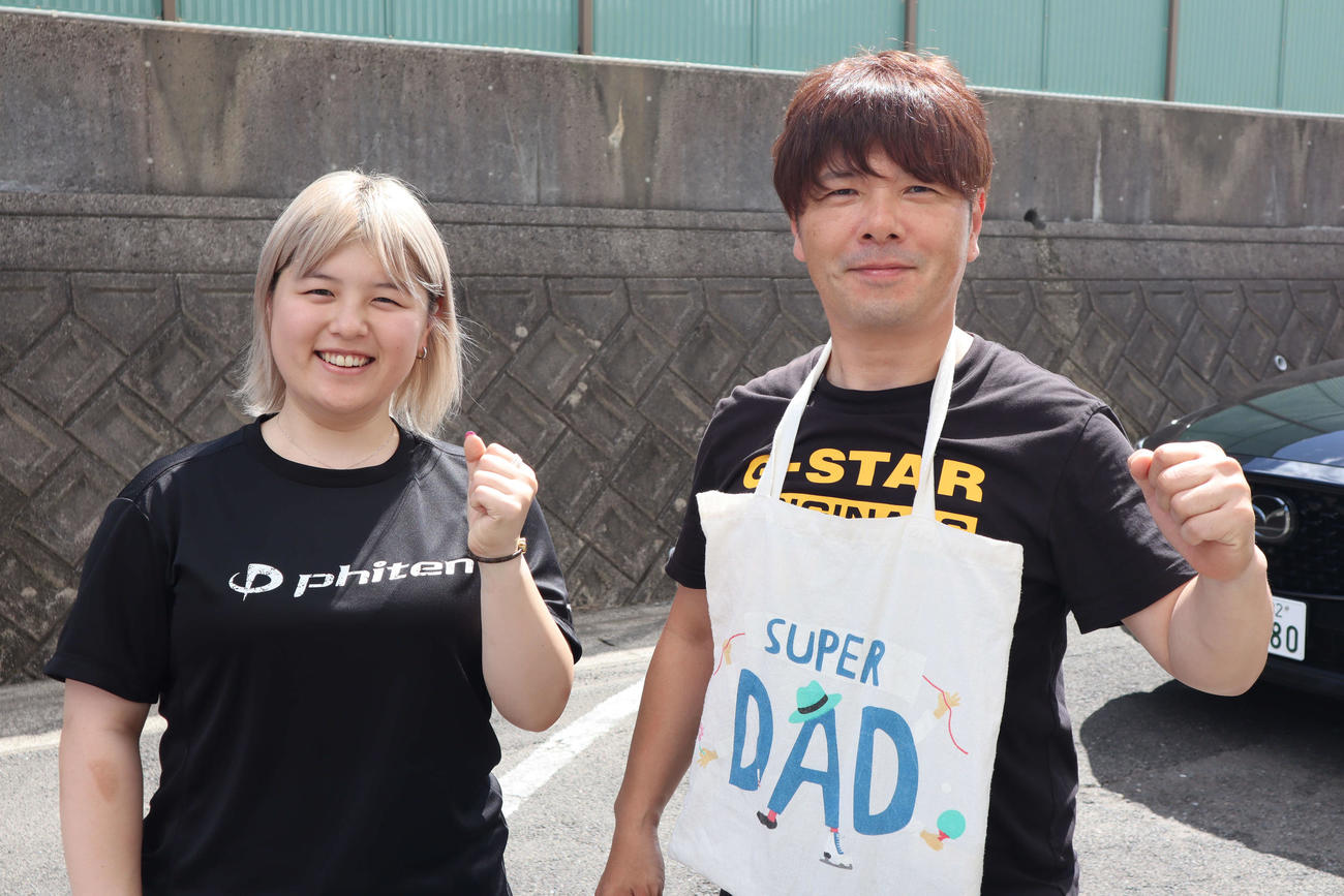 国村美留莉は父の洋（右）と仲良く競輪場入り（撮影・音無剛）