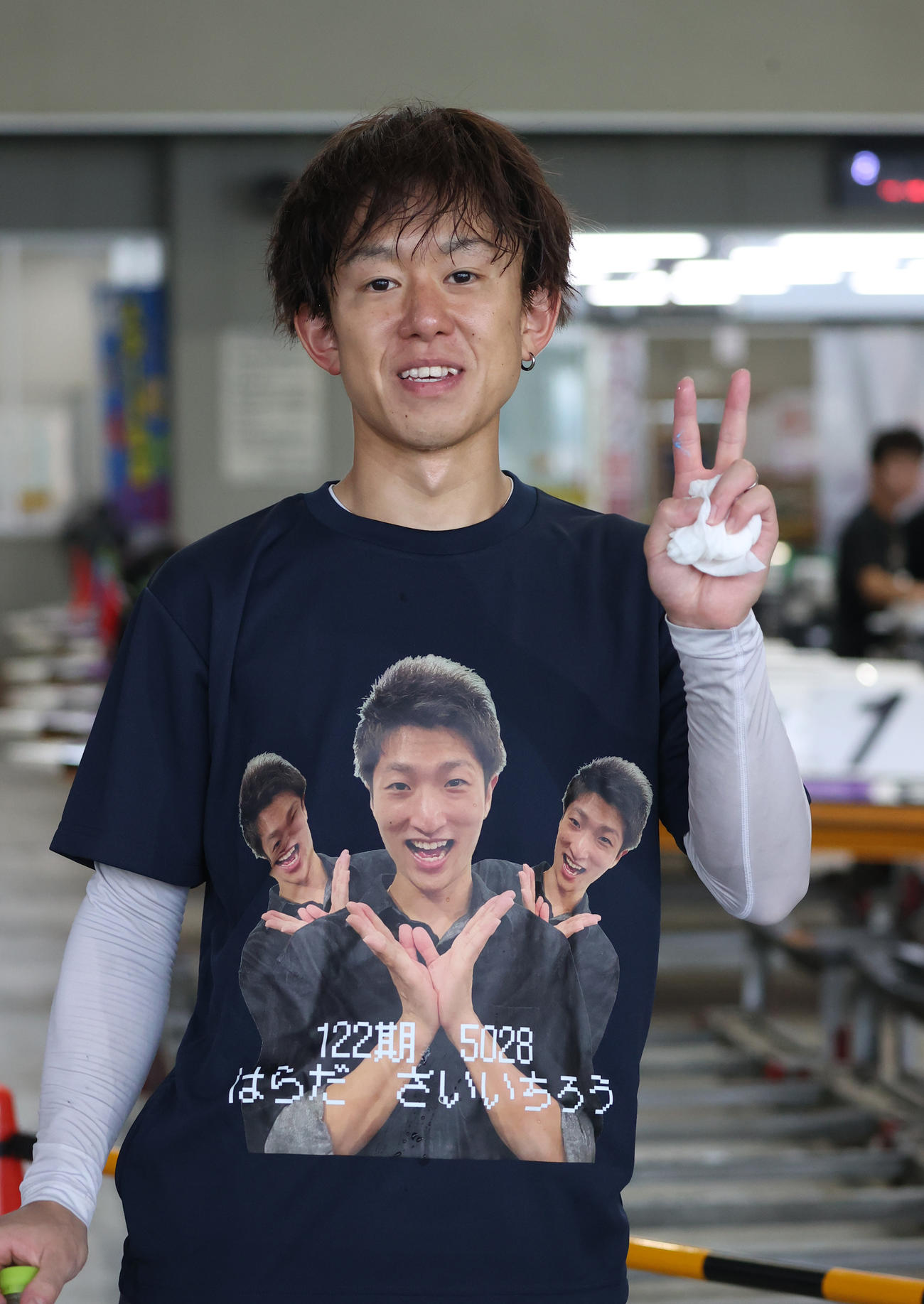 予選1RでG1初勝利を挙げた金田智博はVサインする（撮影・柴田隆二）