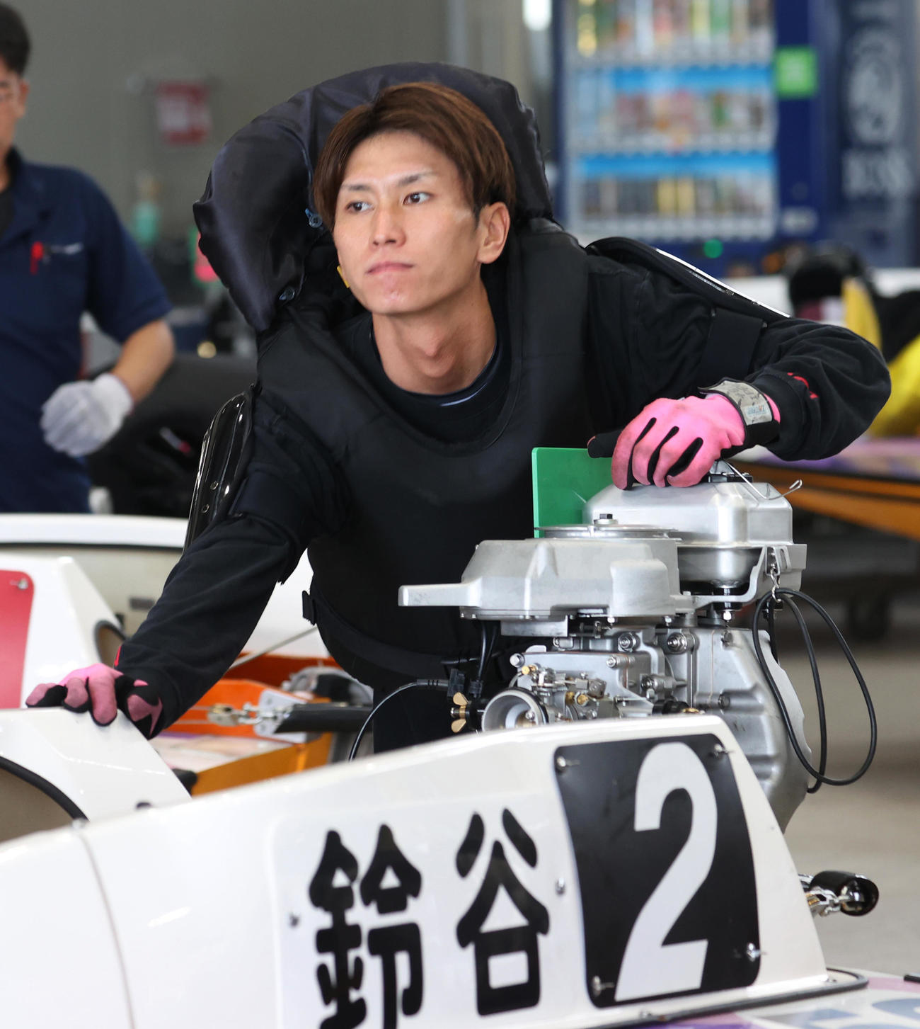 練習に向かう鈴谷一平（撮影・柴田隆二）