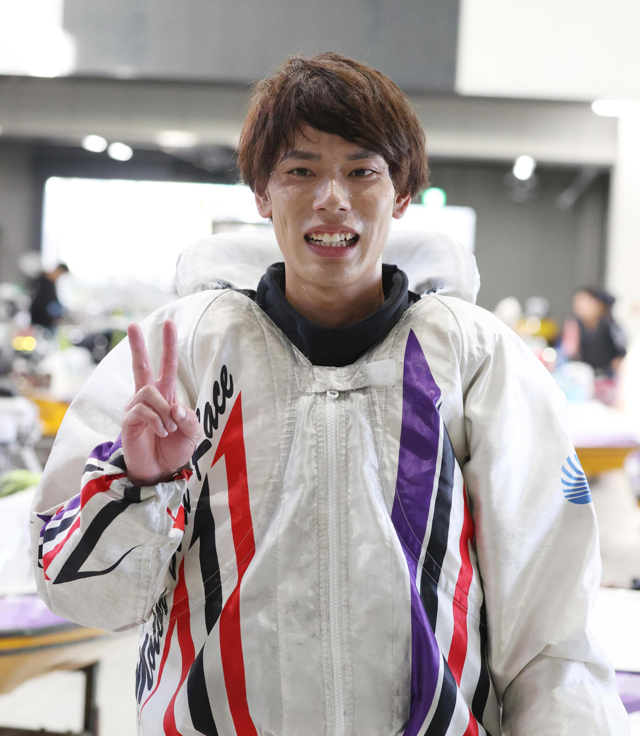 一般4RでG1初勝利した中島秀治はVサインする（撮影・柴田隆二）