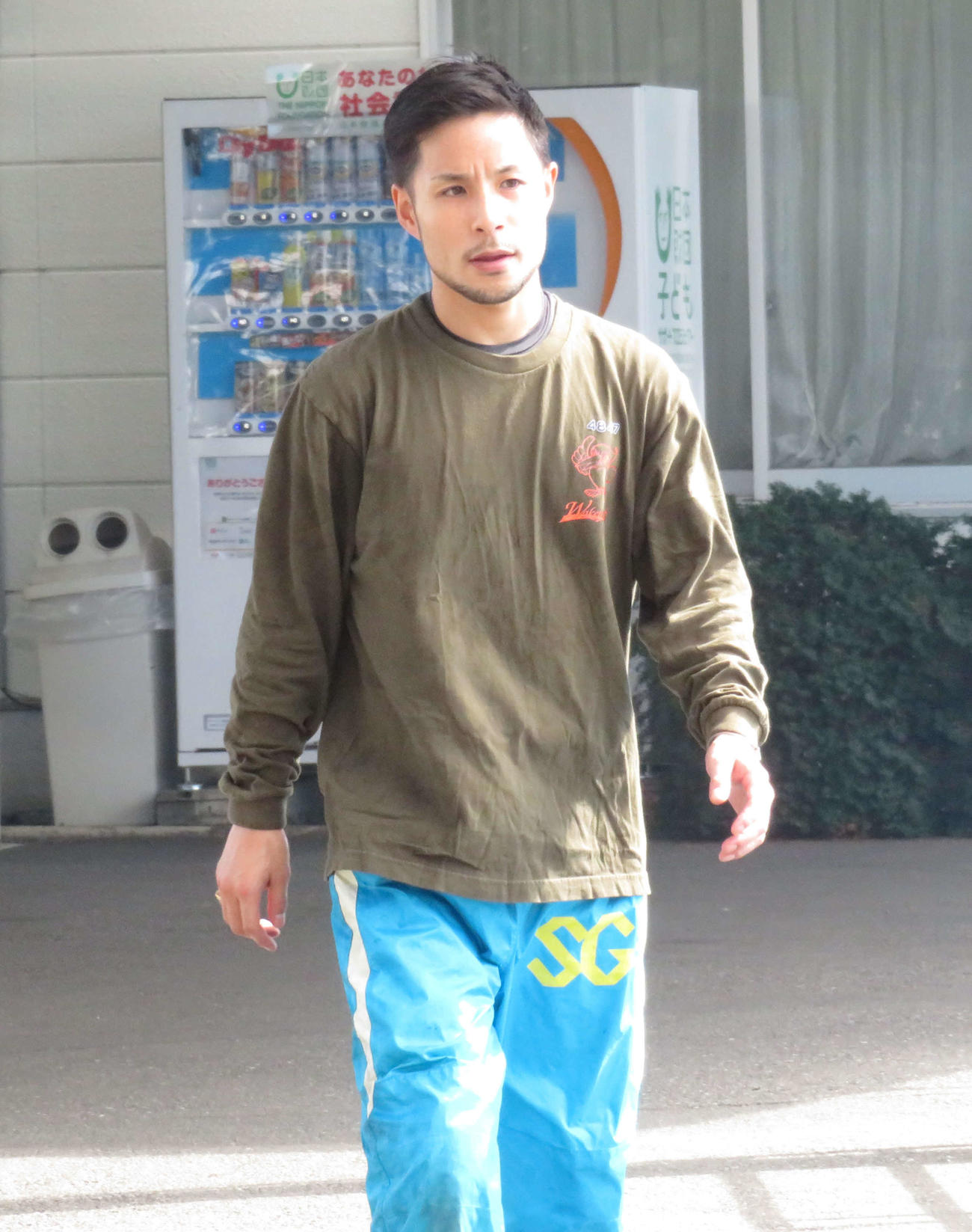 佐藤隆太郎がカドから一撃を狙う