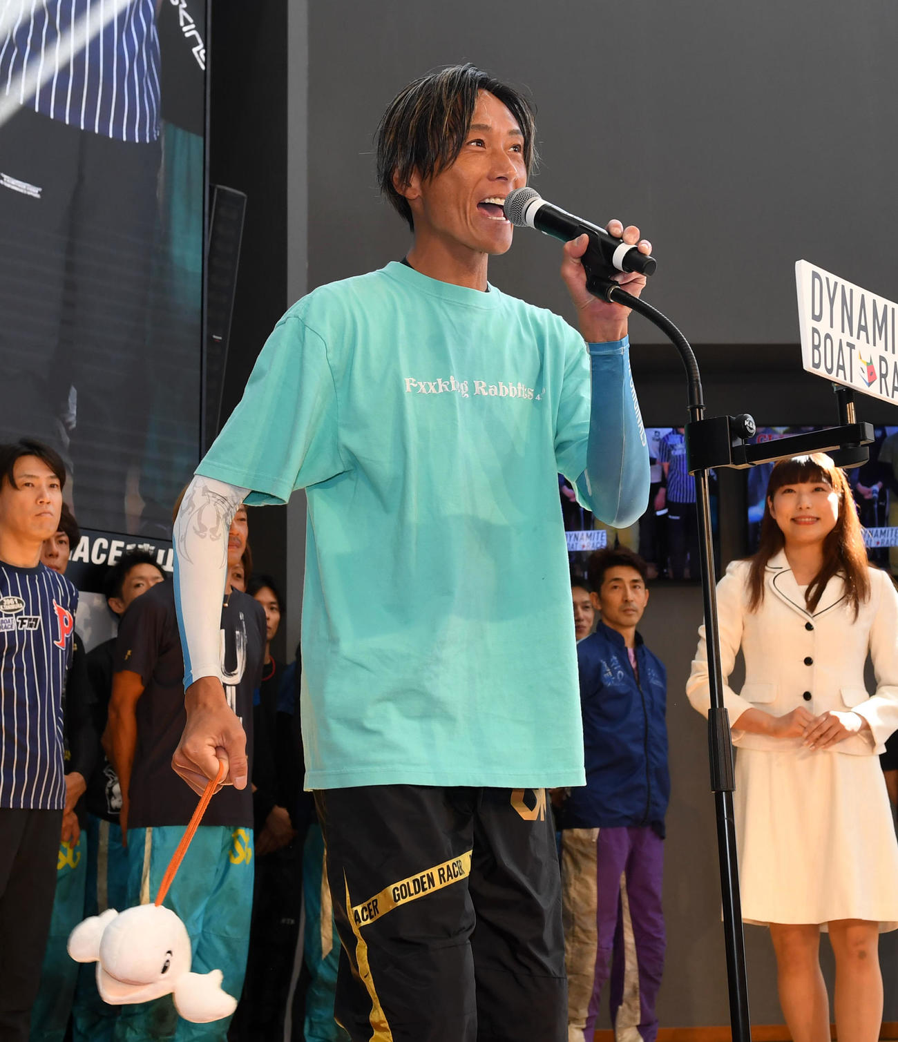 G1徳山クラウン争奪戦初日　選手紹介セレモニーであいさつをする峰竜太（撮影・前岡正明）