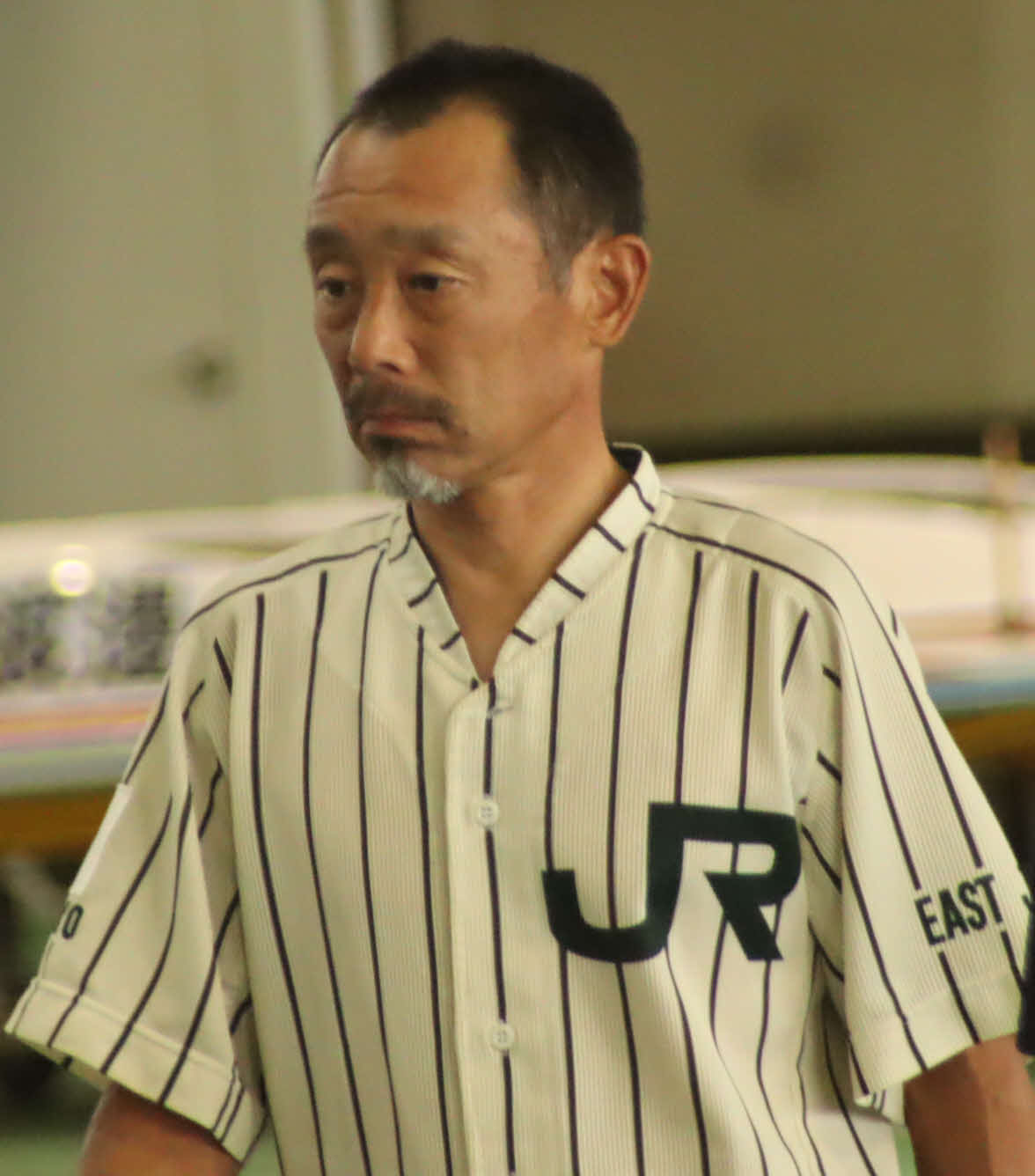 栗原謙治が娘婿のユニホームで着てピットを駆け回る