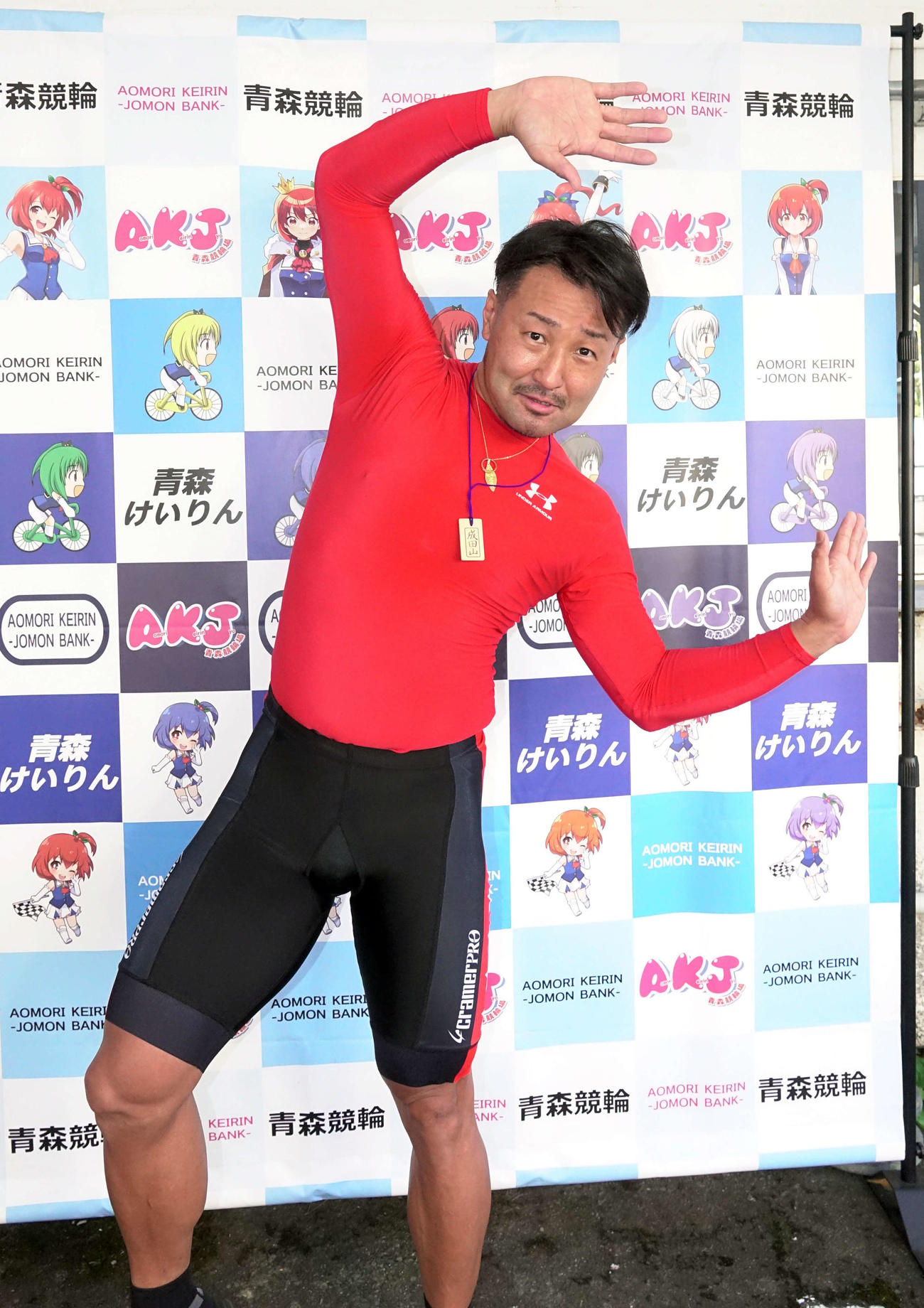 大谷ポーズを決める伊勢崎彰大