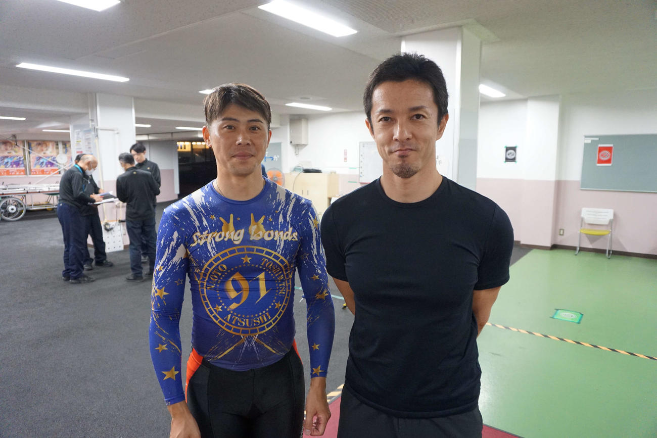 柴崎淳（左）はしのぎを削ってきた稲垣裕之と初連係