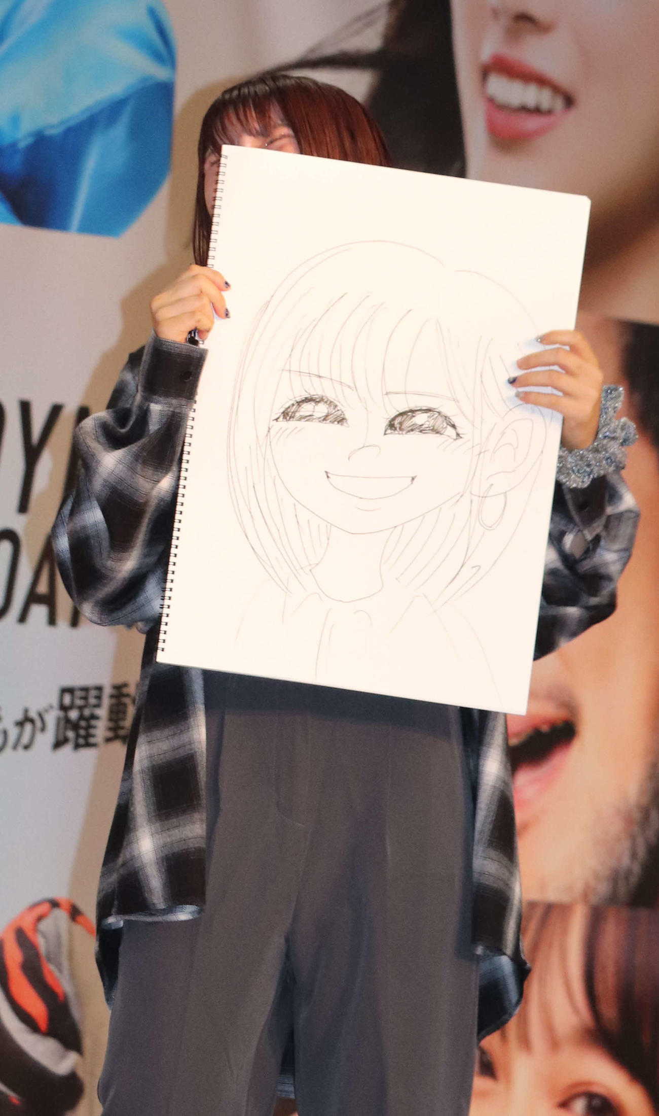 田上凜が披露した野田彩加の似顔絵（撮影・神田成史）