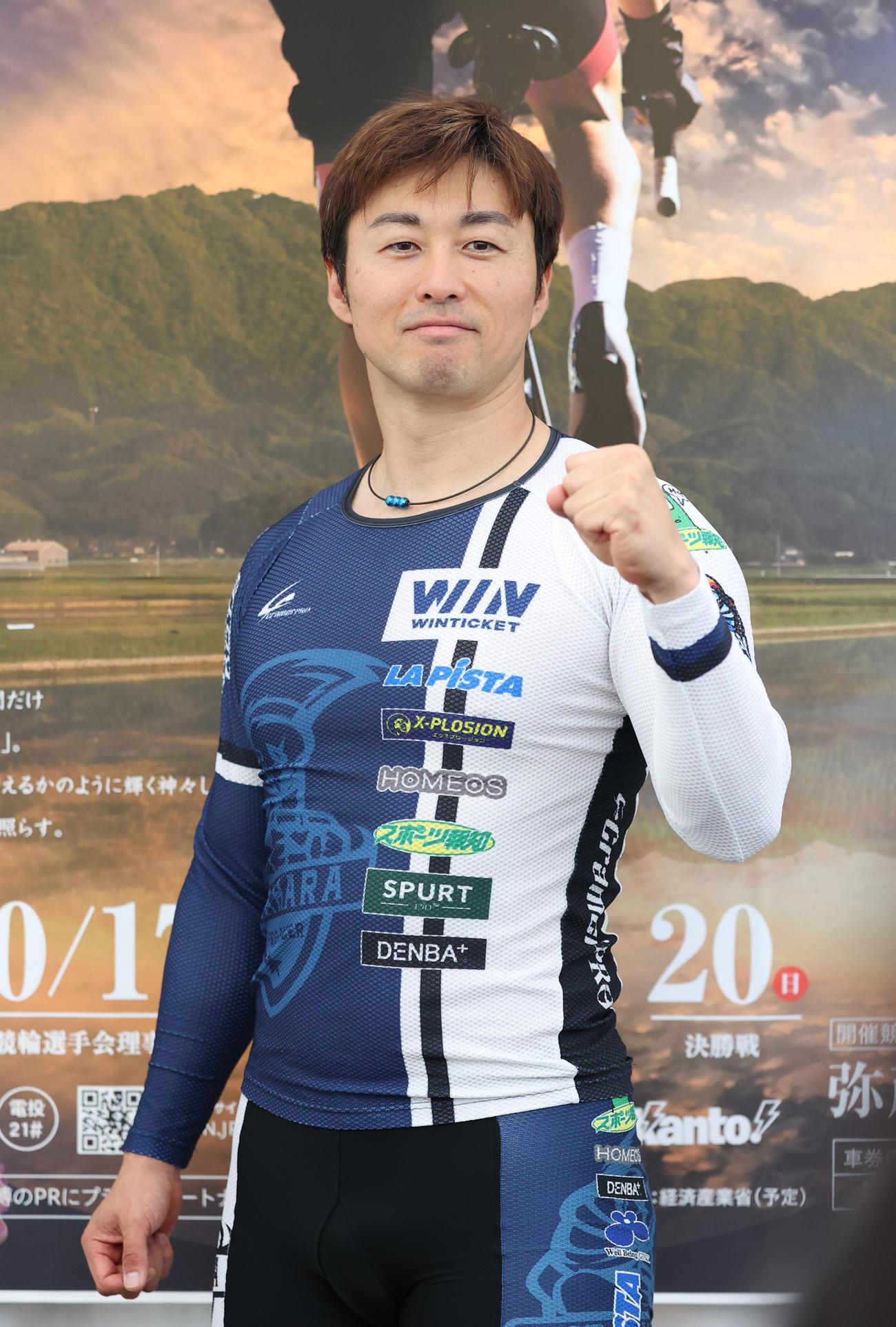 寛仁親王牌の前検でガッツポーズする平原康多（撮影・柴田隆二）