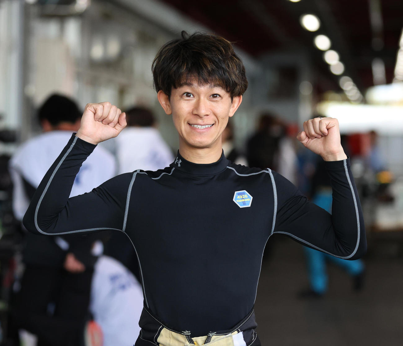 予選1RでSG初勝利を挙げた吉川貴仁はガッツポーズする（撮影・柴田隆二）