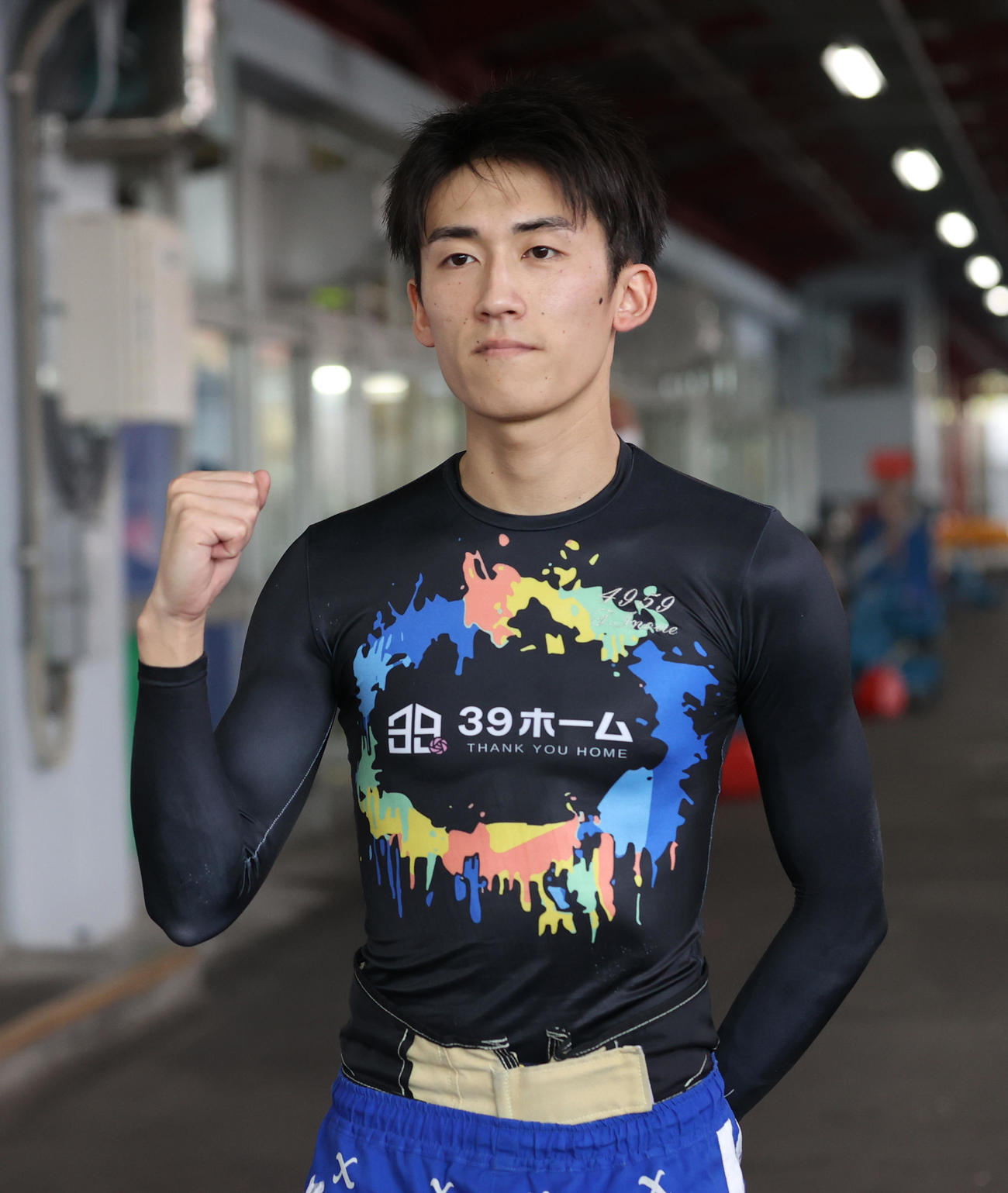 予選6RでSG初勝利を挙げた井上忠政はガッツポーズする（撮影・柴田隆二）