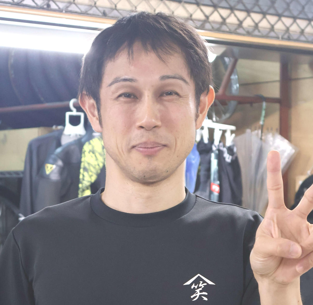 ただ1人の連勝に笑顔を見せる新村嘉之