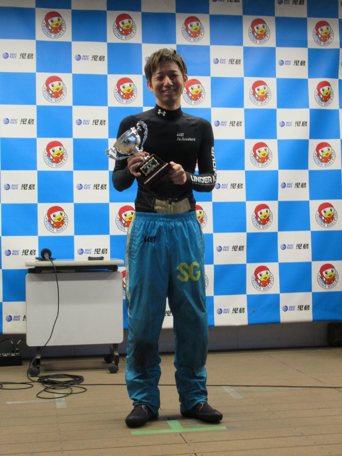 今年4度目の優勝を飾り笑顔の桑原悠