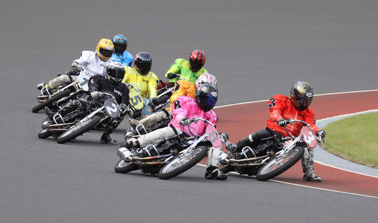 予選3R、1着長田稚也（8）、2着金子大輔（3）、3着森且行（2）（撮影・柴田隆二）