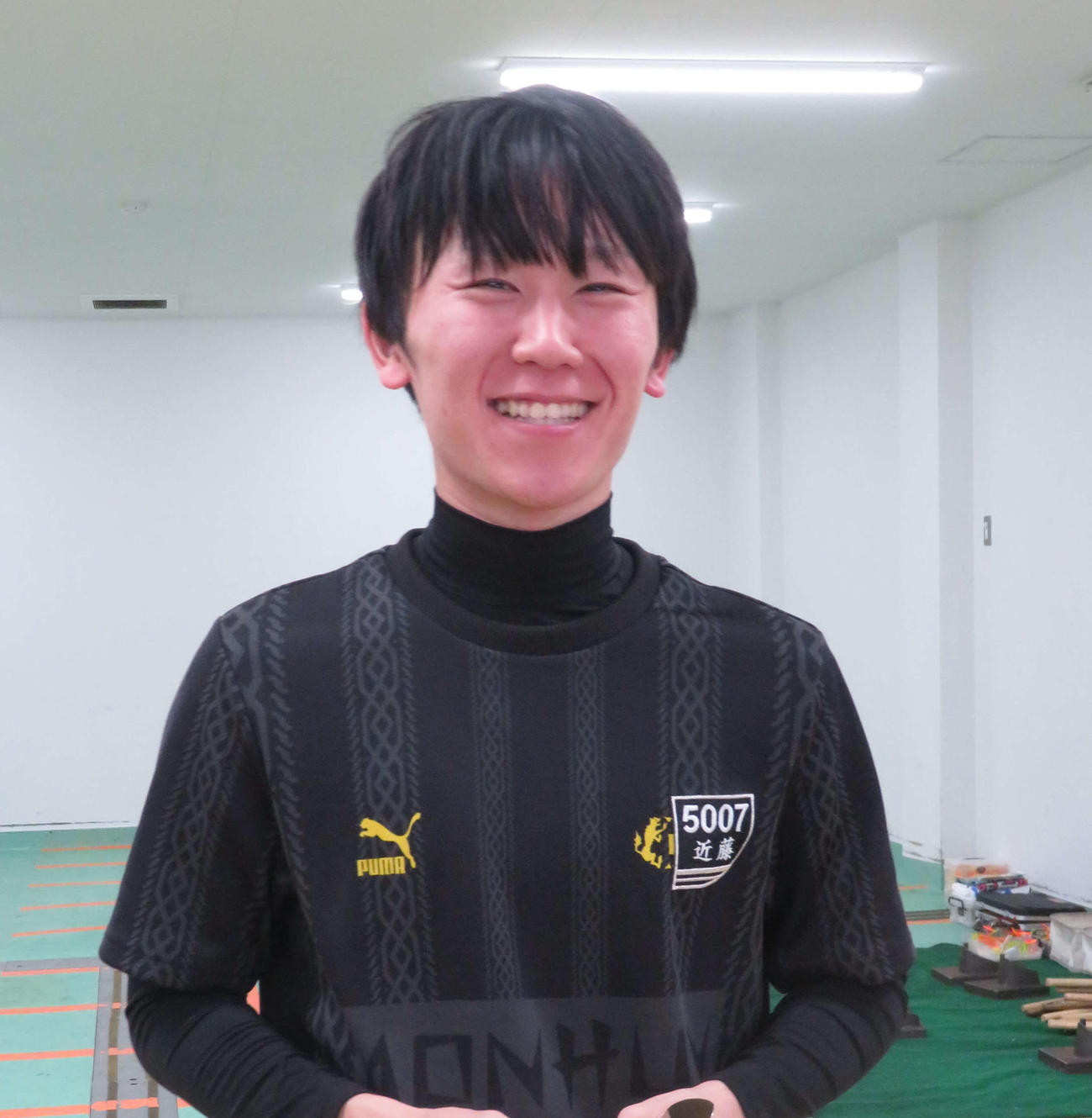 近藤雄一郎は、桐生順平が制したSGダービー優勝のペラを手に満面の笑み
