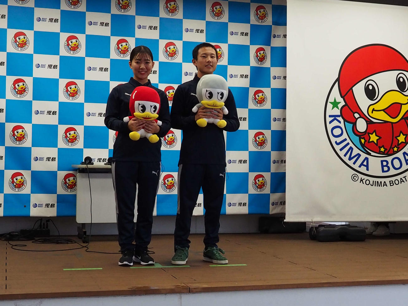 諏訪玲奈（左）と木山大聖（右）がデビュー。ガァ～コステージで公開インタビューに臨んだ