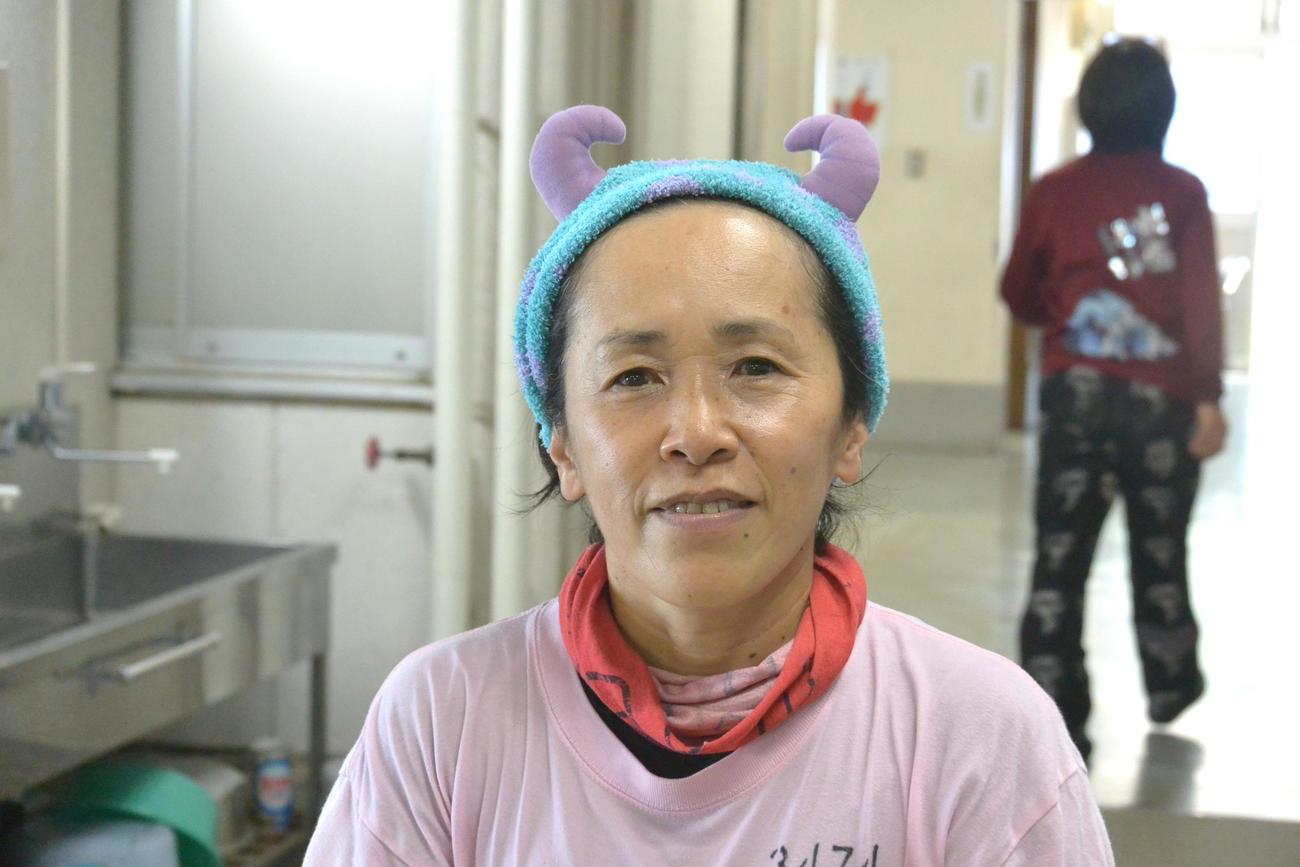 ディズニーキャラクターのヘアバンドを付ける松瀬弘美が、予選突破へ奮起する