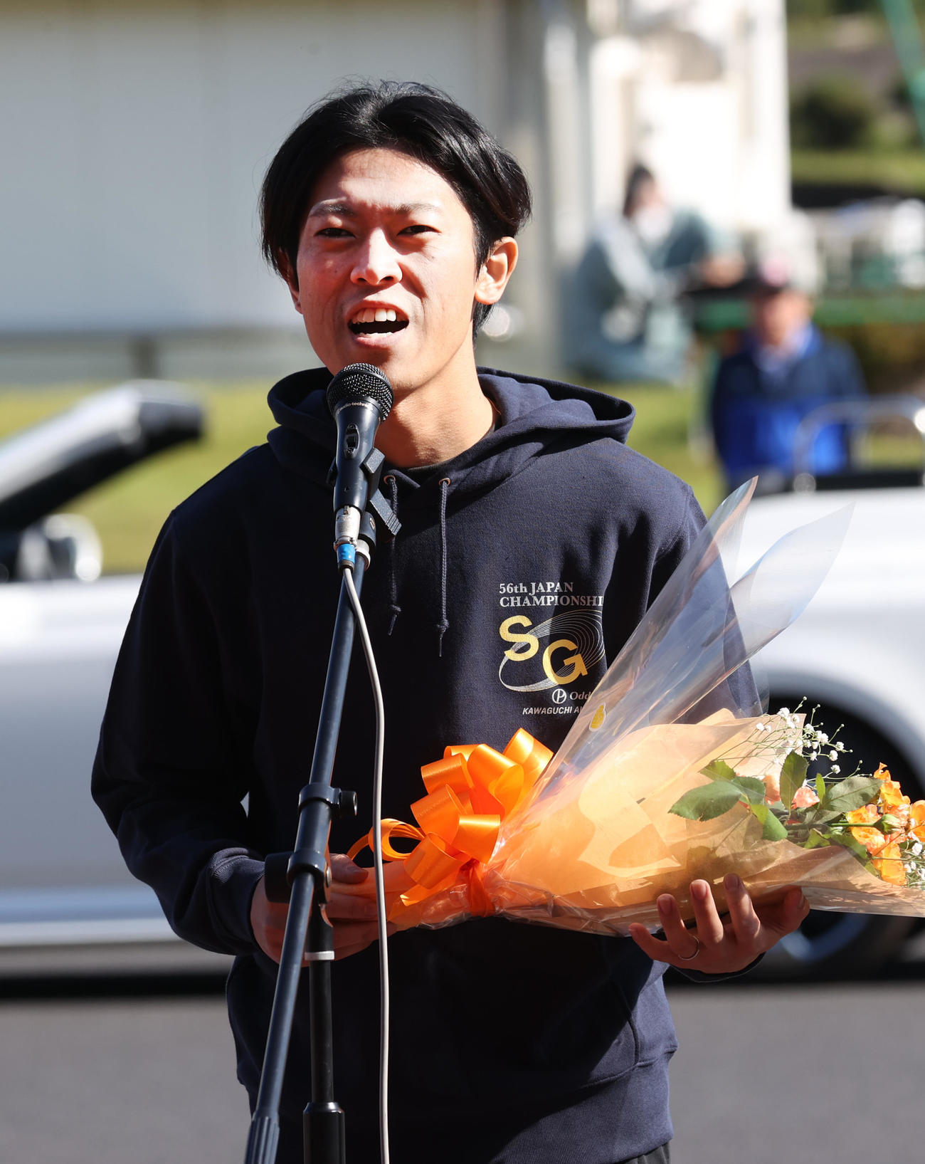 優勝戦選手紹介であいさつする中村杏亮（撮影・柴田隆二）