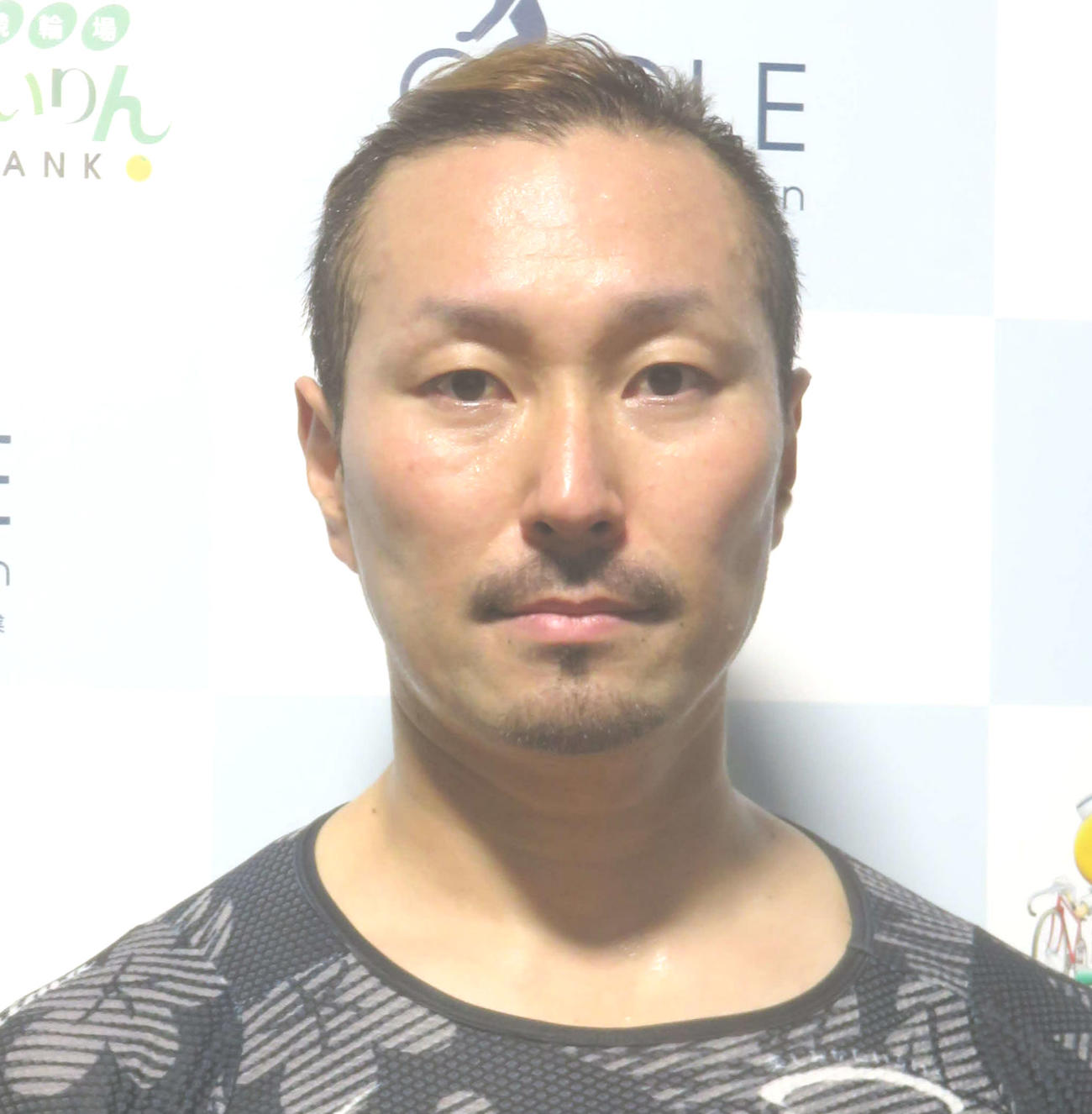 準決で弟子の高橋晋也とタッグを組む飯野祐太