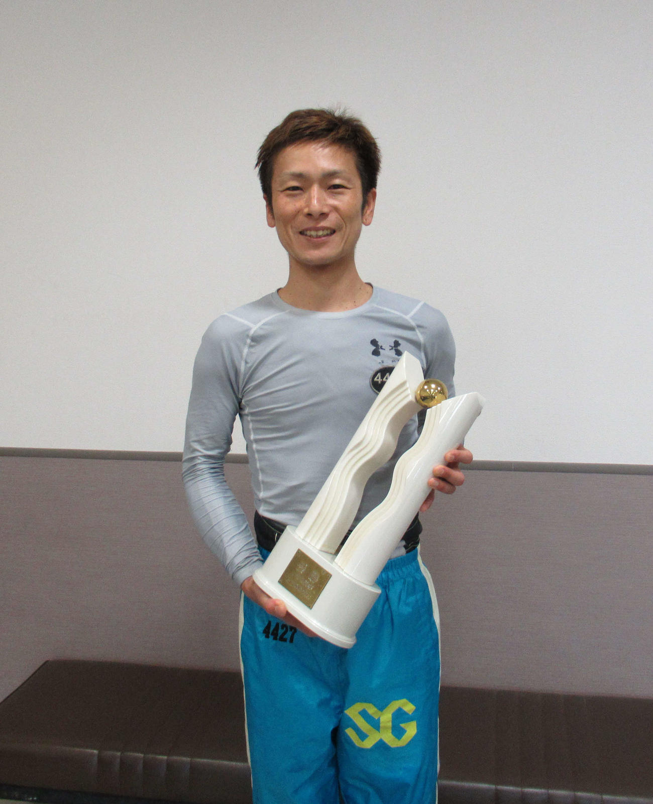 通算25度目の優勝を飾り笑顔の秦英悟