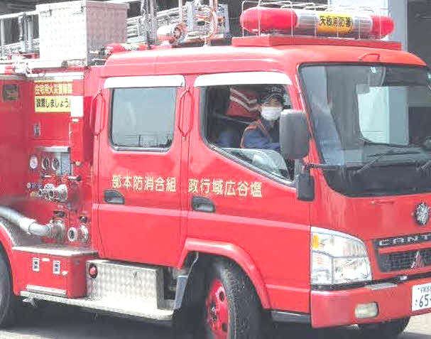 大型自動車免許を持ち、ポンプ車を操った（本人提供）