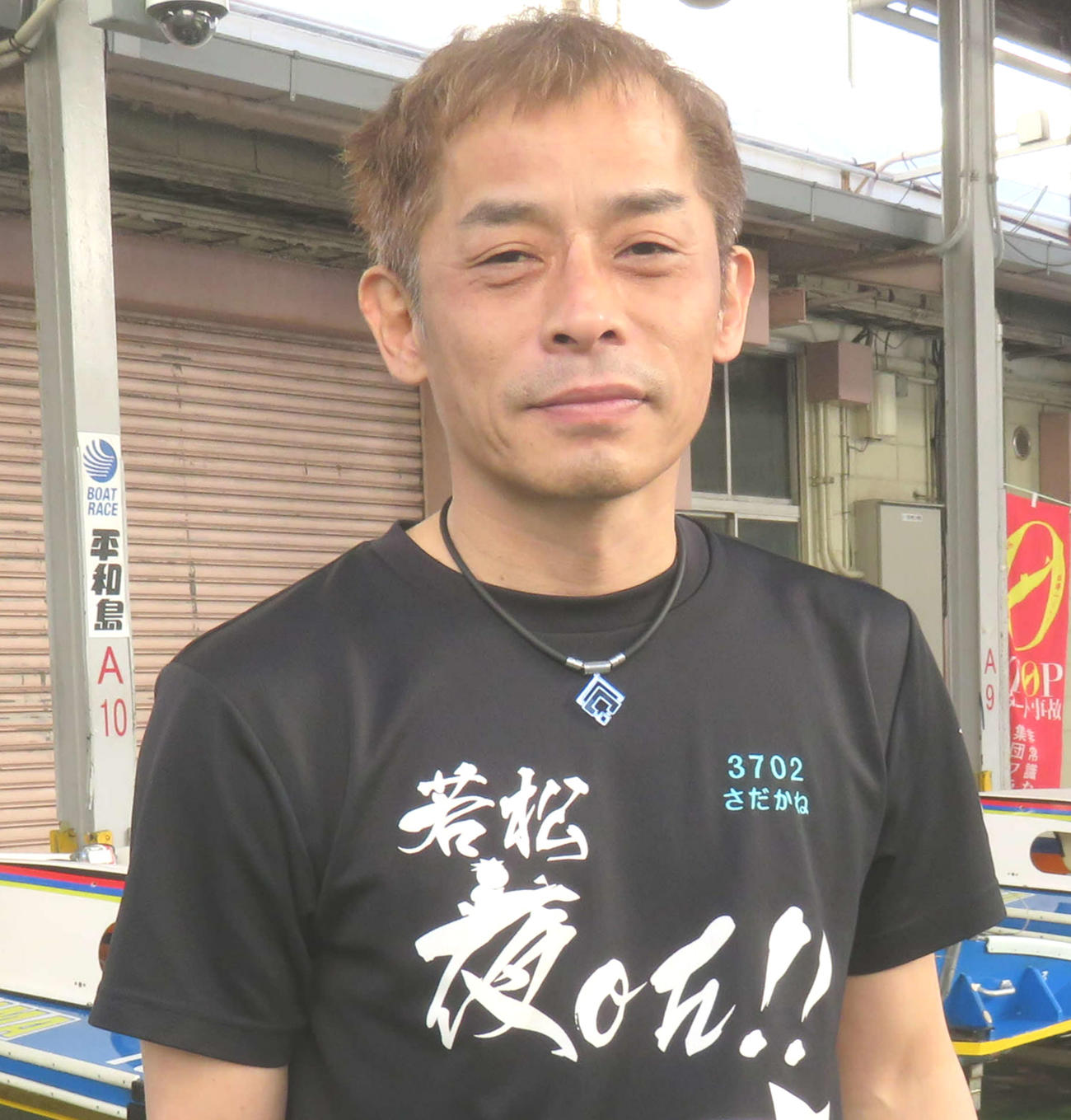 半袖姿で前検作業に臨んだ貞兼淳二