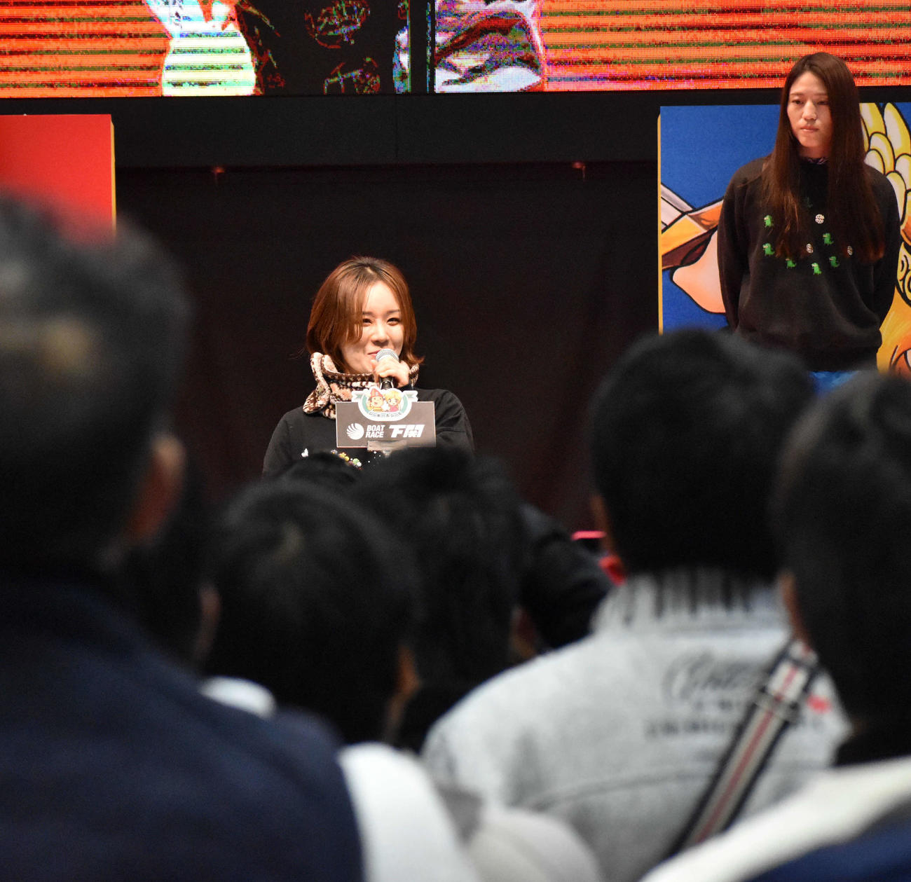 ファンの前で今節の健闘を誓う前田紗希