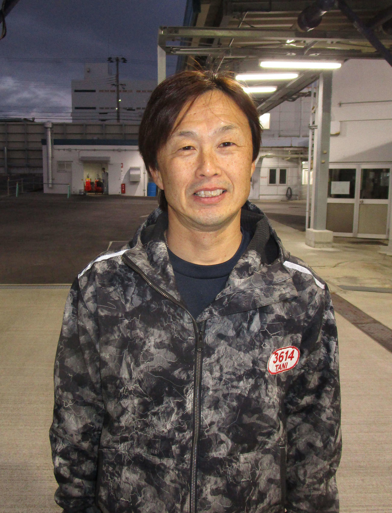 大外からまくり差して3連単35万円超えの住之江史上5番目の高配当をたたき出し、笑顔の谷勝幸（撮影・安井雅彦）
