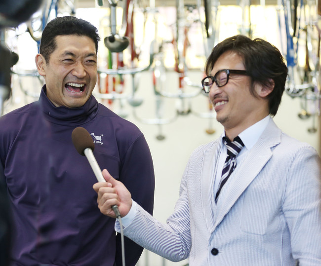 ヤマコウこと山口幸二氏（右）のインタビューで爆笑（2013年）