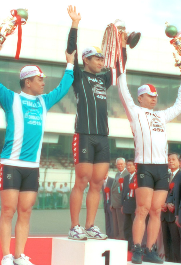 1995年・高松宮記念杯で大会連覇を達成（左は決勝2着・戸辺英雄、右は同3着、尾崎雅彦）