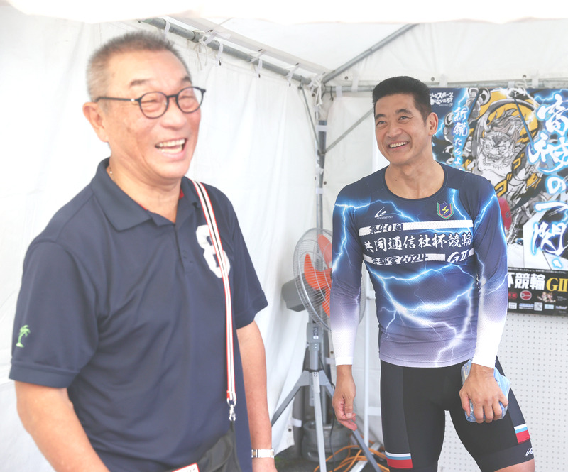 2024年・地元の宇都宮で最後のビッグレース（共同通信社杯）出場を果たし中野浩一氏（左）と談笑