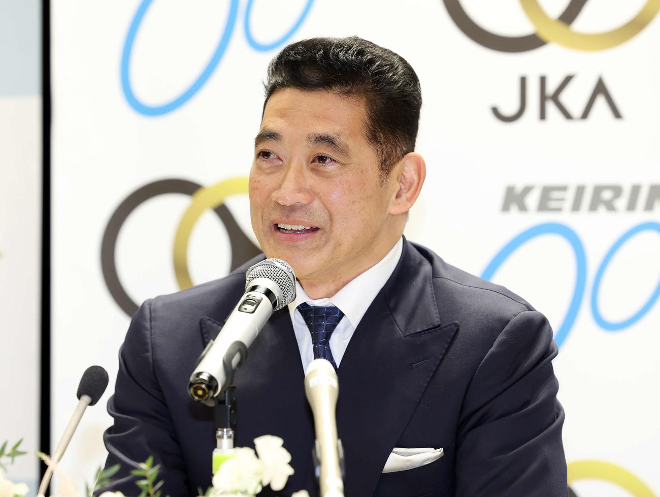 引退会見に臨む神山雄一郎（撮影・鈴木正人）