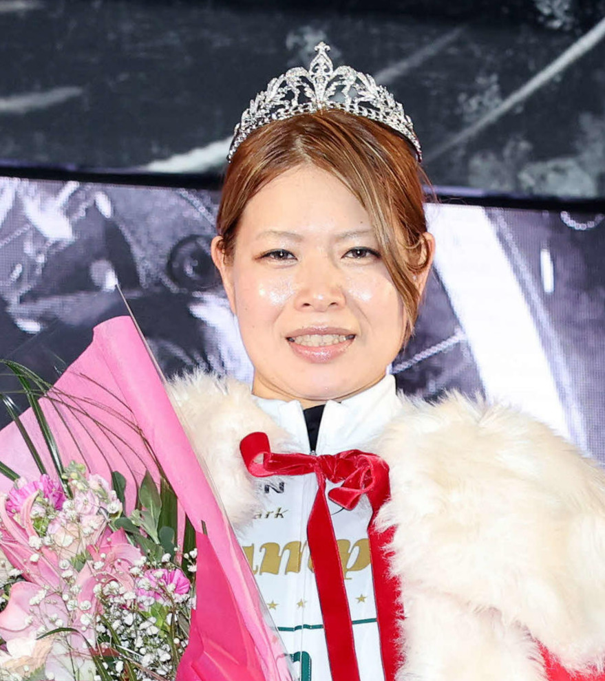 「第38回競輪年間三賞」ガールズ最優秀選手賞を受賞した石井寛子
