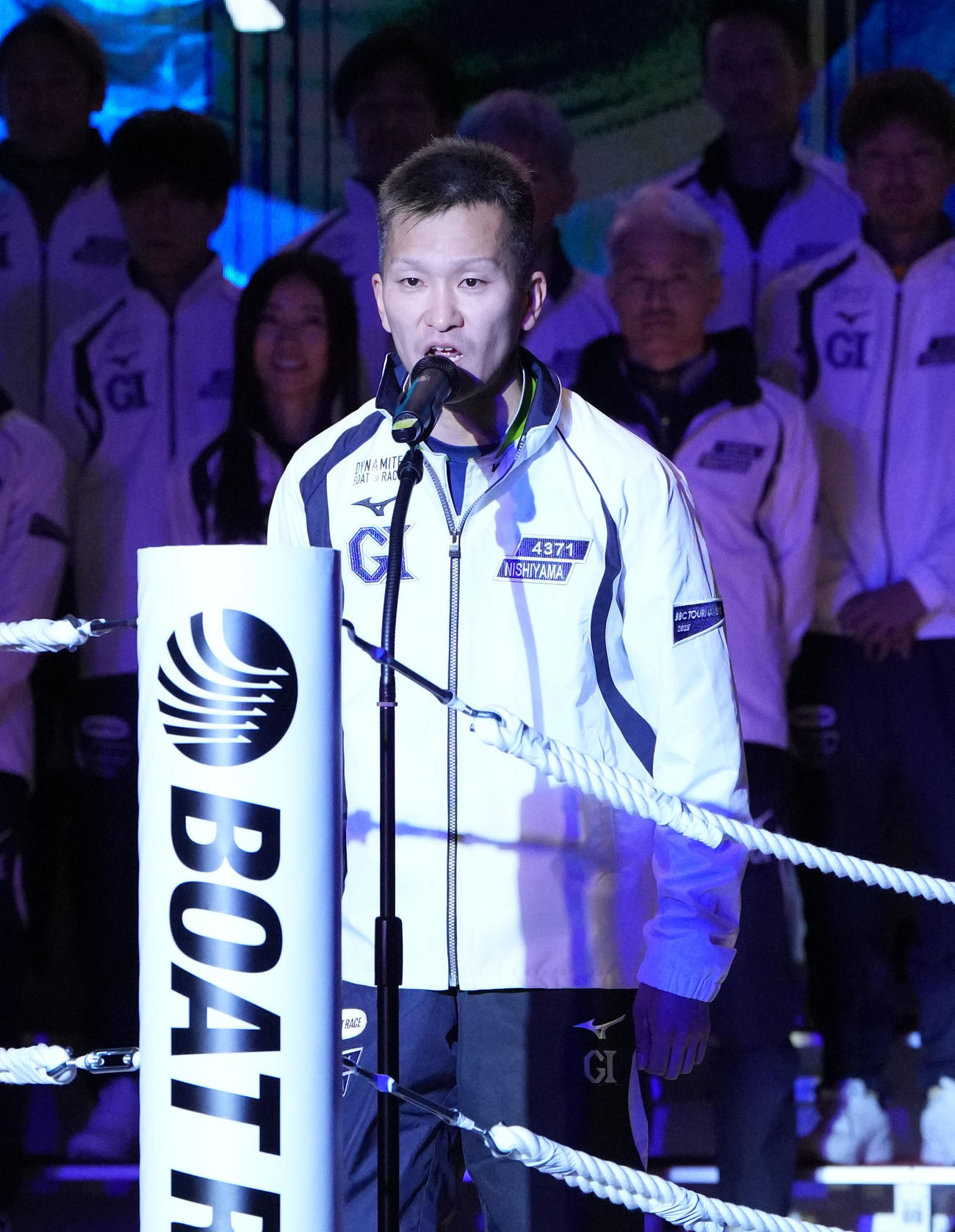 セレモニーであいさつをする西山（撮影・森本幸一）