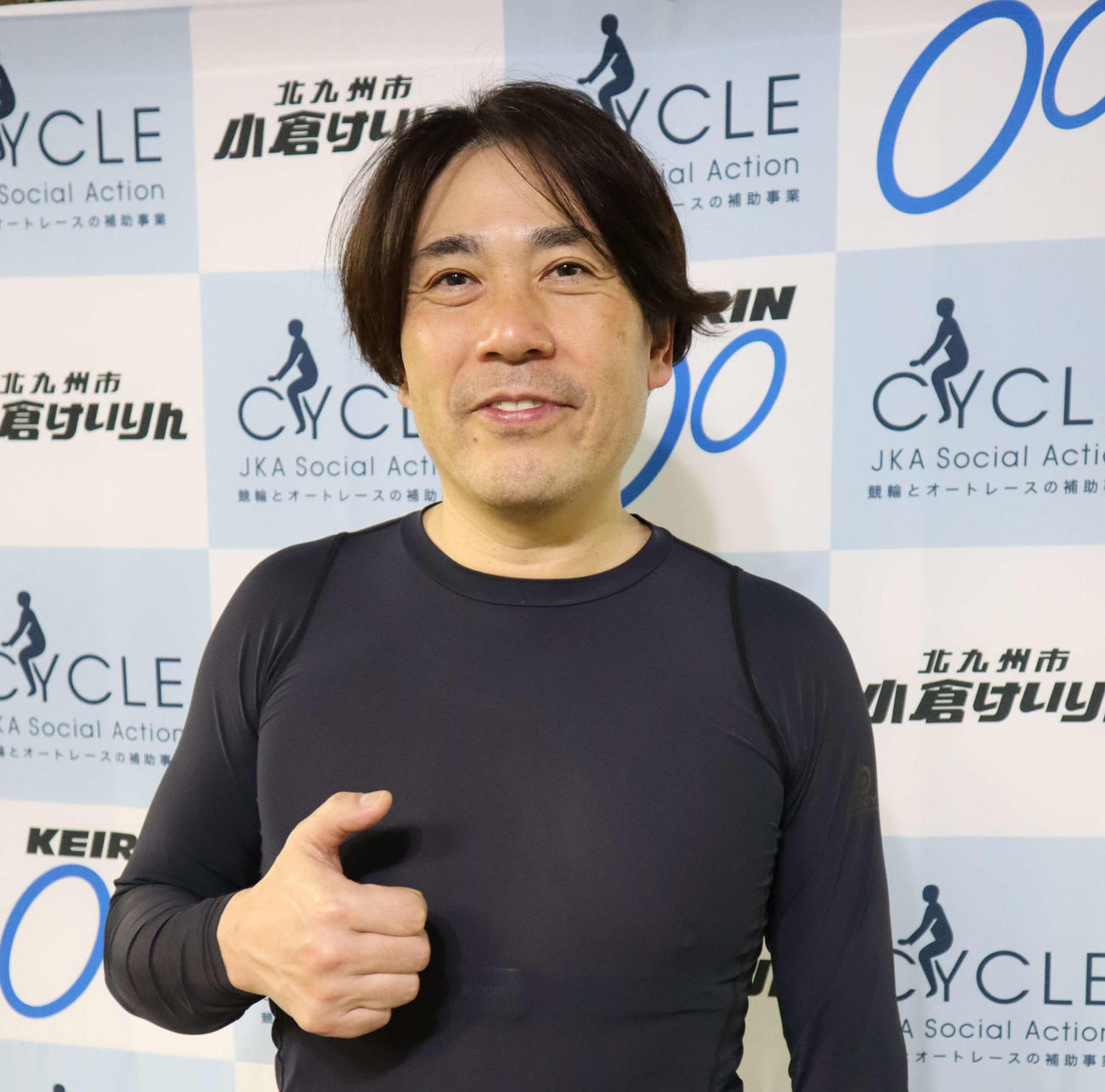 初日快勝の岩本和也は親指で能登半島を描いて地元にエール（撮影・音無剛）