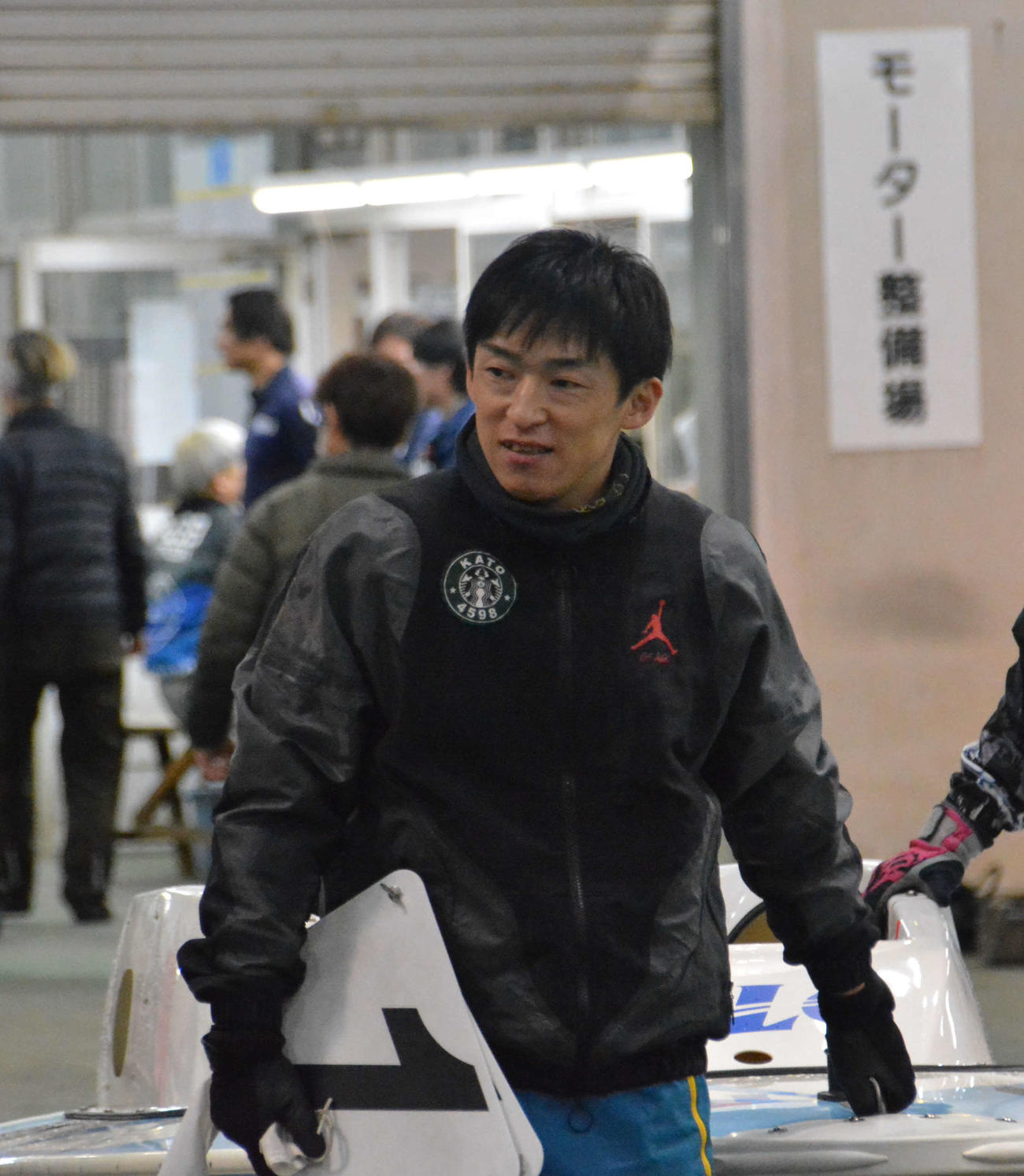 江戸川巧者の加藤政彦が荒れ水面で一発を狙う