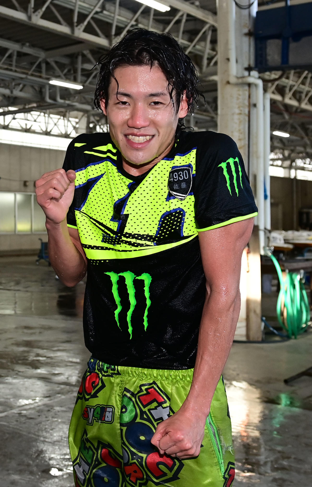 G1初勝利を挙げ水神祭を受けた佐藤悠（撮影・和賀正仁）